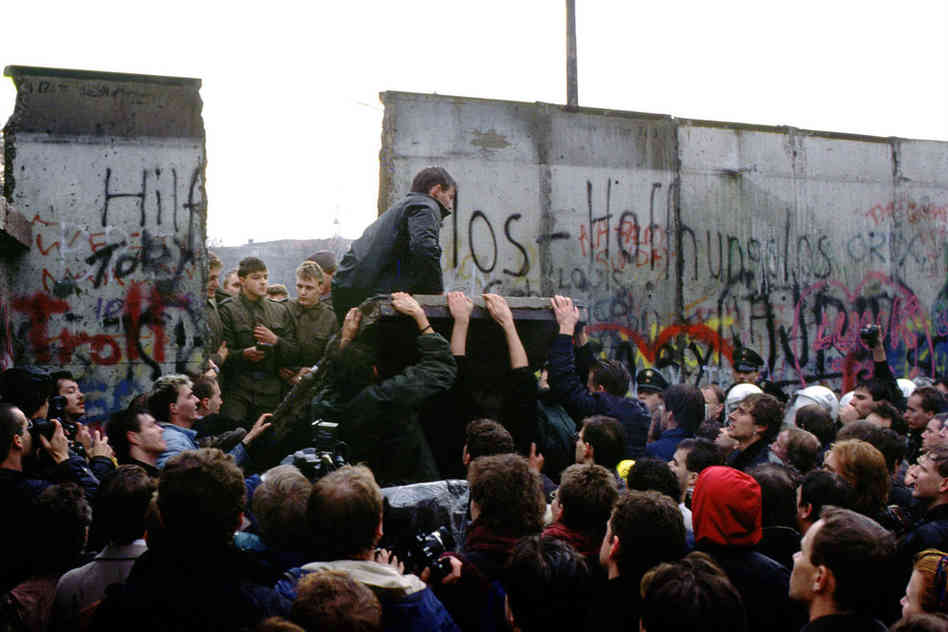 Right Here, Right Now: The Fall of the Berlin Wall and the Unfulfilled Promise of World Freedom